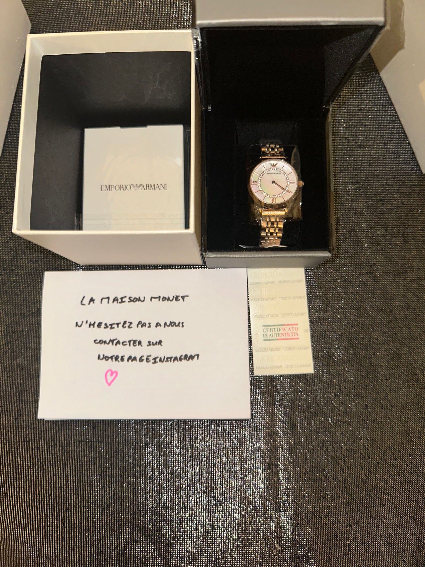 Montre pour femme à deux aiguilles avec bracelet en acier couleur or rose